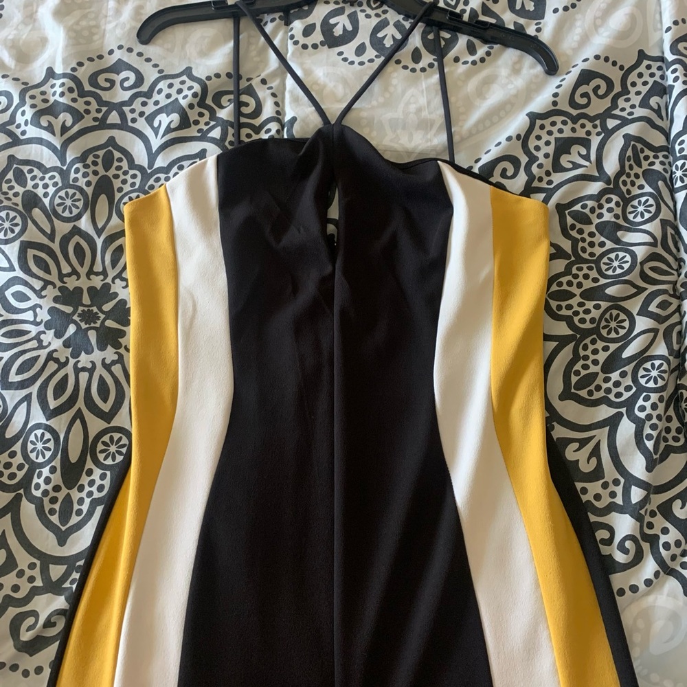 Romper. Size:Large (Fits Like A Medium). Color: Y… - image 2